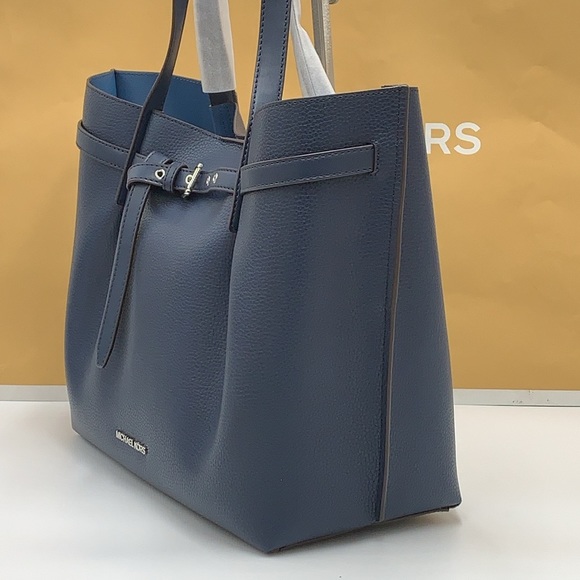 MICHAEL KORS OUTLET
Emilia Large Pebbled Leather Tote Bag
COLOR NAVY
NWT - Picture 6 of 16